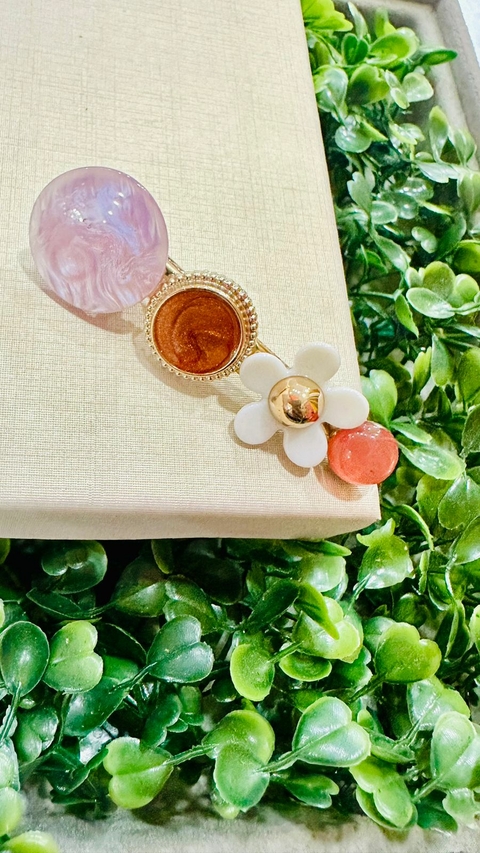 Presilha Metálica Dourada Detalhes