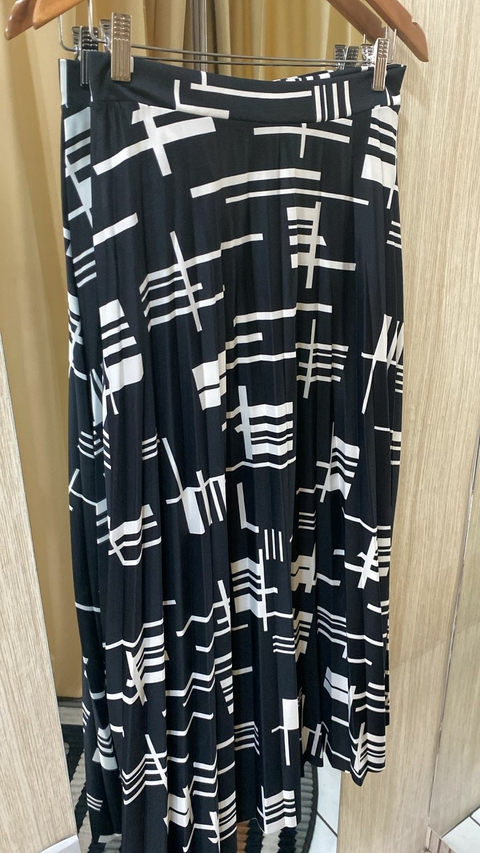 Saia Plissada Estampada - Preta e Branca 6252