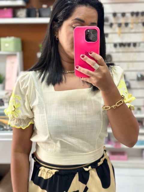 Cropped Manga Lese - Amarelo