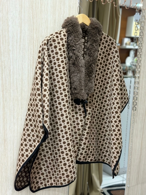 Poncho Xale Aberto Peluciado Bolinha - Marrom 6386