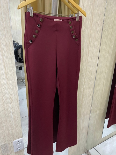 Calça Flare Bolso Fake Botões - Marsala