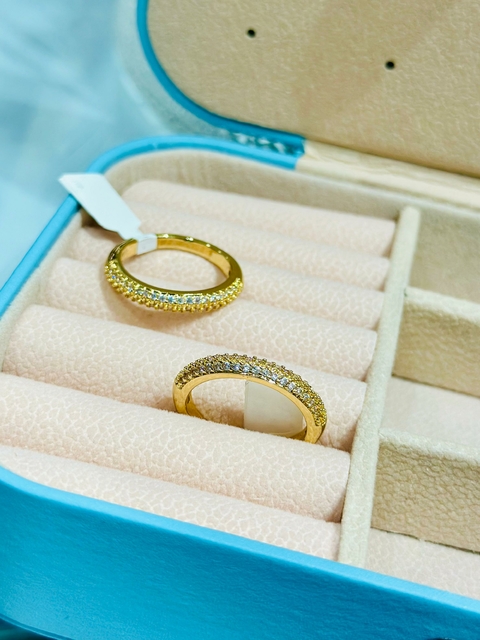 Anel Dourado Fino Cravejado Zircônia Cristal - 3363