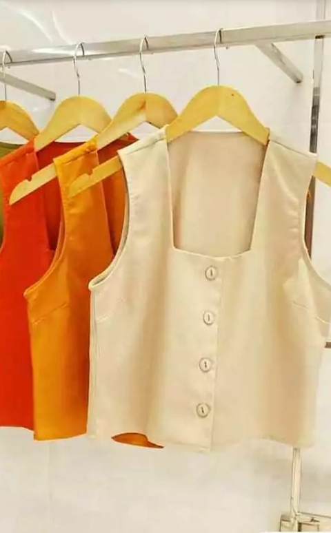 COLETE REGATA VISCO LINEN WASHED DECOTE QUADRADO E BOTÕES FRENTE - Marrom 5703