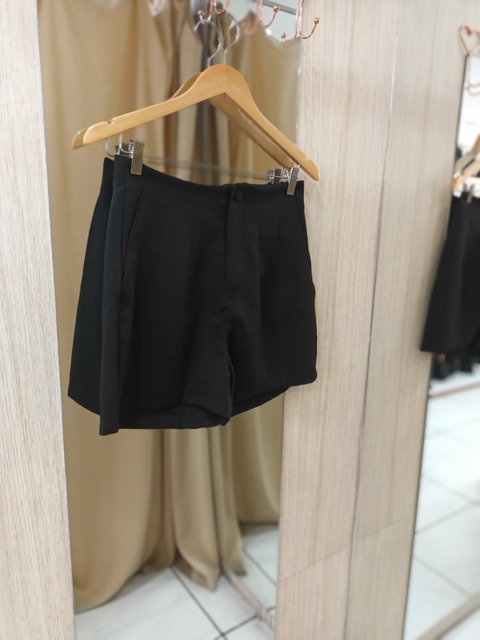 Short Zara com Botão Encapado - Preto