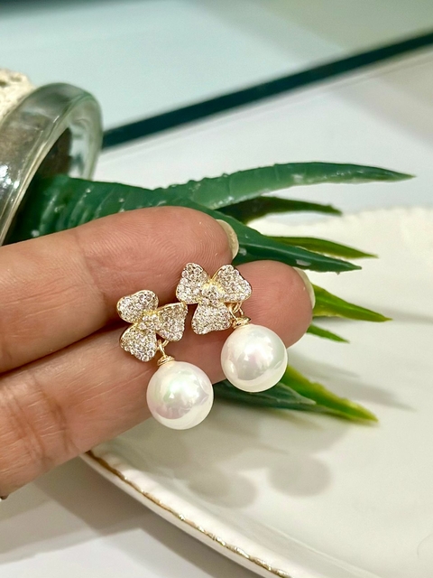 Brinco SemiJoia Dourado Flor Pérola - 6961
