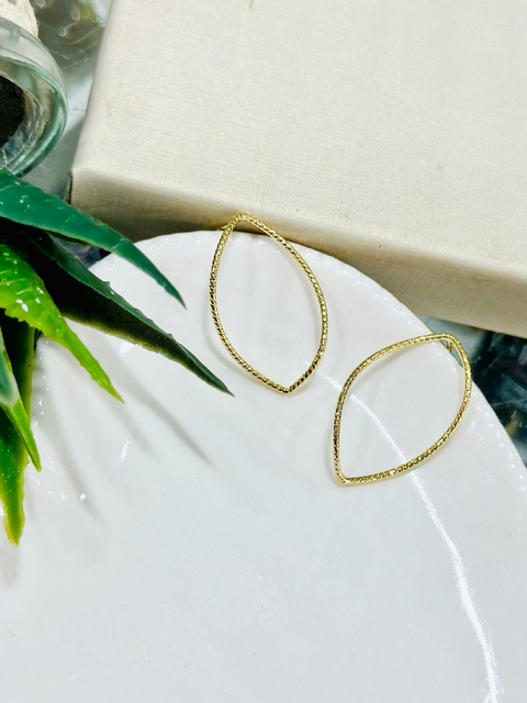 Brinco SemiJoia Dourado Gota - 6949