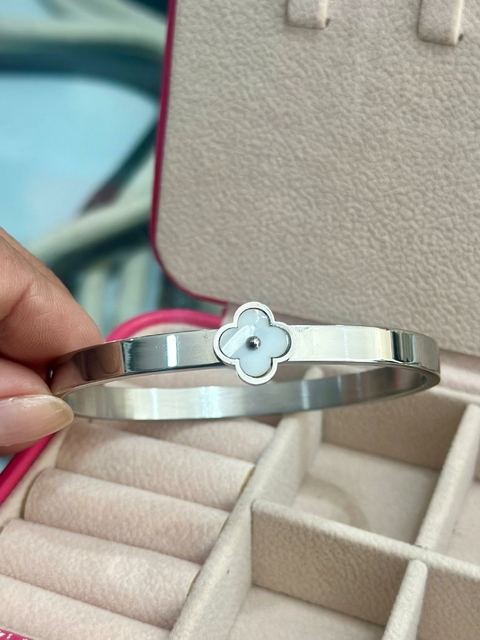Bracelete Prata Aço Inoxidável Inspiração LV Van Cleef Virgínia Trevo Solitário Branco - 5574