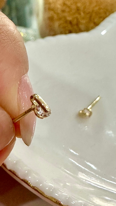 Brinco Semijoia Dourado Ponto de Luz - 6968