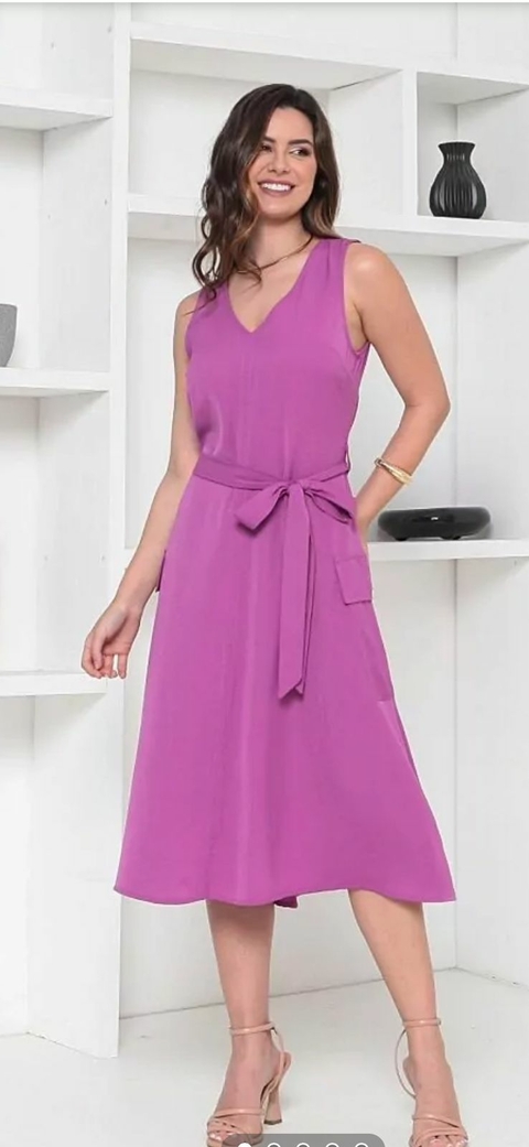 VESTIDO MILAN DETALHE PESPONTO DECOTE V RECORTE FRONTAL PASSANTE COM FAIXA E BOLSOS - Fúcsia 5719