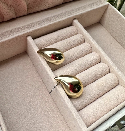 Brinco Dourado Gota M 001