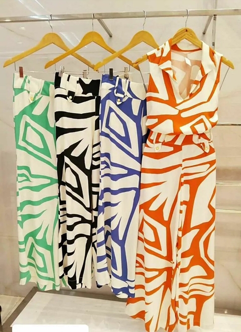 CALÇA VISCO SARJA ESTAMPADA DETALHE CÓS MARTINGALE E GALÃO PASSANTE - Verde 5718