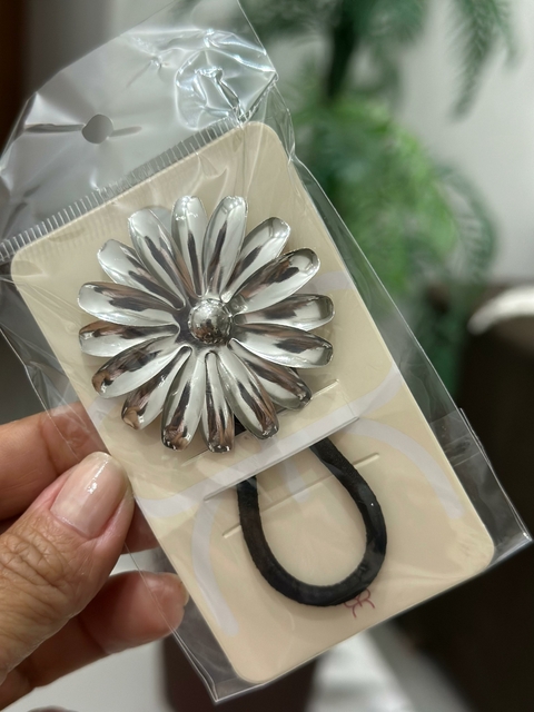 Buchinha Flor Prata - 6305