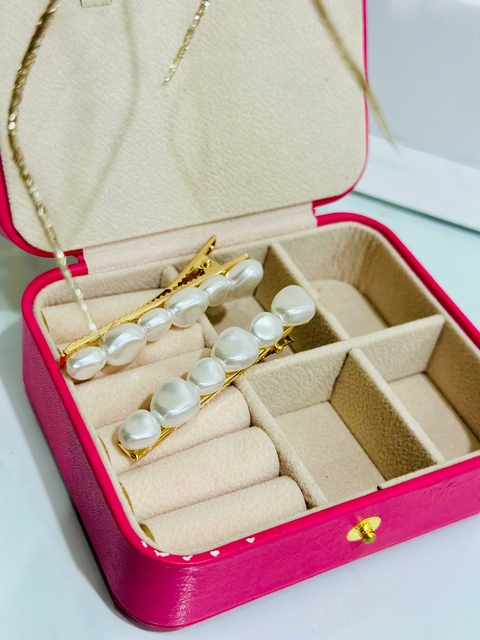 Presilha Dupla Metálica Dourada Pérolas - 4702