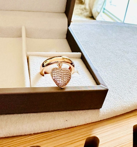 Anel Dourado Cravejado Cristal Pingente Coração