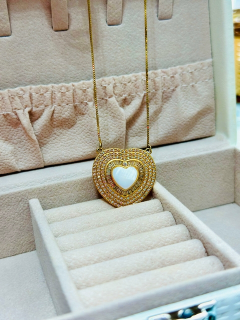 Colar Dourado SemiJoia Coração Zircônia Cristal Pedra Central