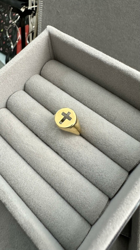 Anel SemiJoia Dourado Crucifixo Vazado