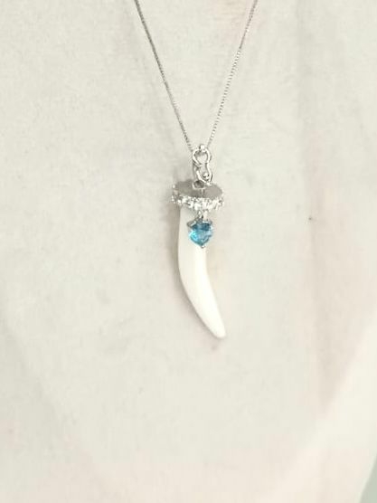 Pingente SemiJoia Prata Dente de Elefante Branco Ponto de Luz