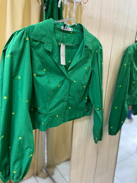 Camisete Cropped Decote Lateral - Verde Bordado Coração