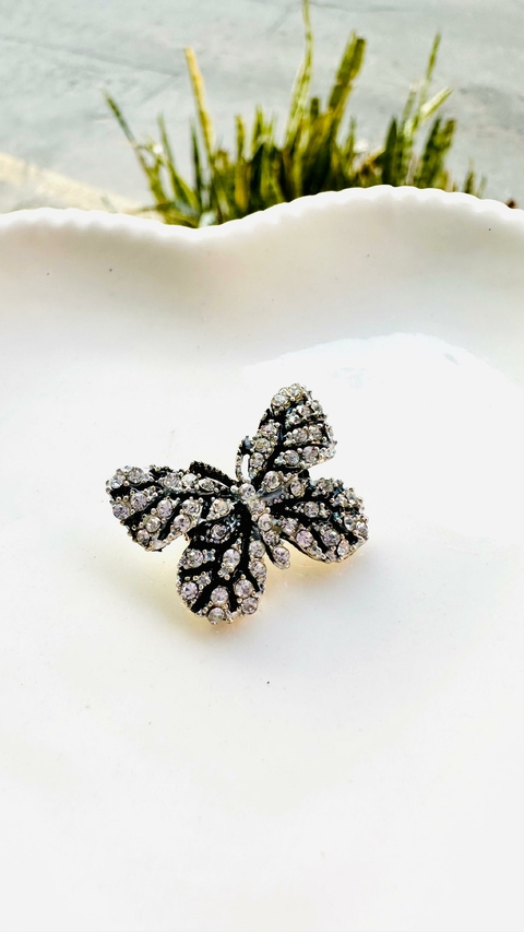 Brochê Borboleta Cravejada Zircônia Preta e Branca