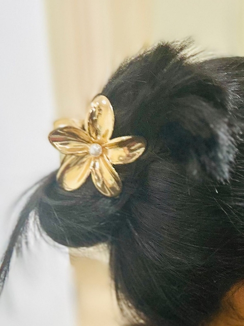 Pregadeira Metálica Dourada Flor Pérola 4915