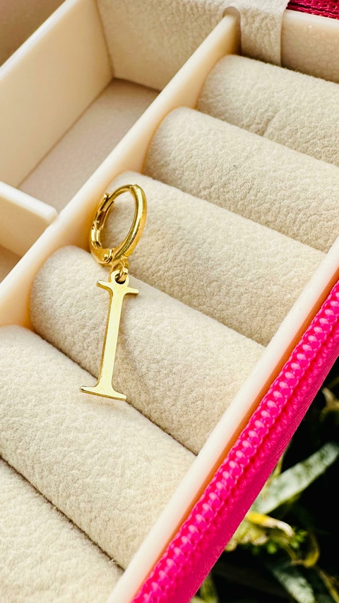 Pingente Pequeno SemiJoia Dourado Letra I