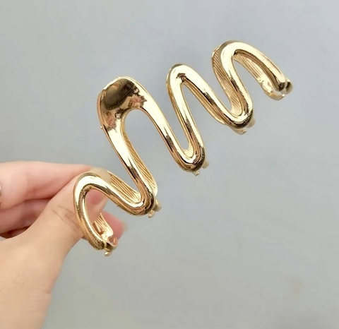 Pregadeira Metálica Dourada Ondas