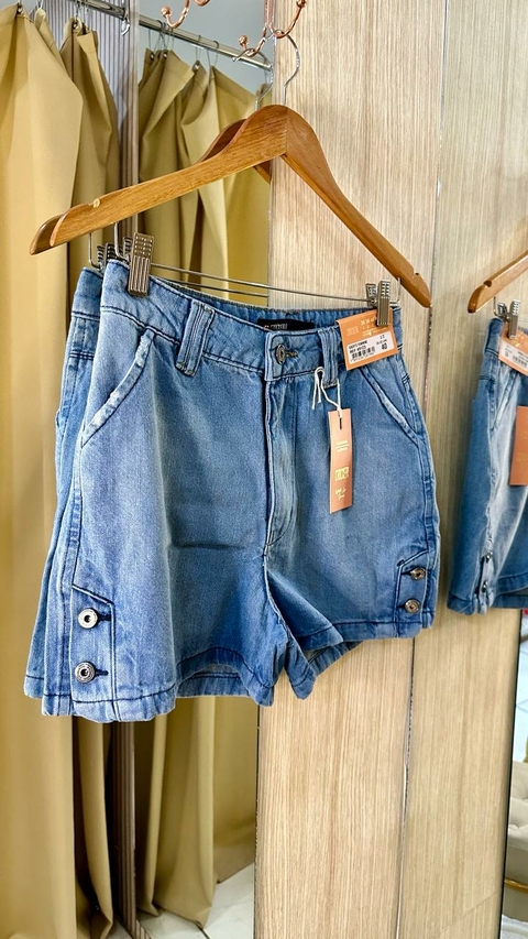 Short Jeans Botões Barra
