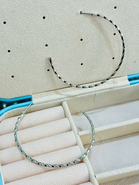 Brinco SemiJoia Prata Aço Inoxidável Argola Torcida