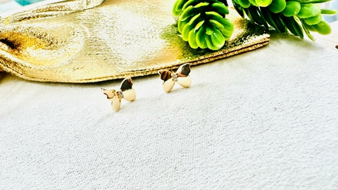 Brinco SemiJoia Dourado Borboletinha Lisa