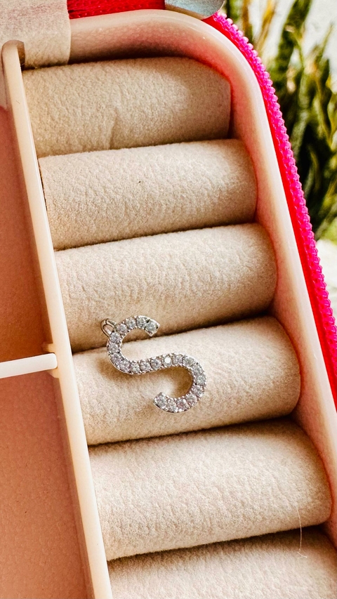 Pingente SemiJoia Prata Letra Cravejada S