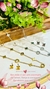 Conjunto Brinco e Colar Dourado Aço Inoxidável LV Trevo Van Cleef Virgínia Vazado- 5098 - comprar online