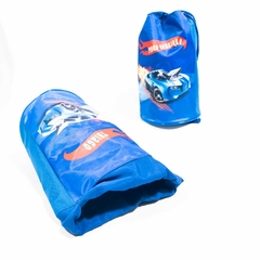 Sacochila de praia no tema hotwheels na internet