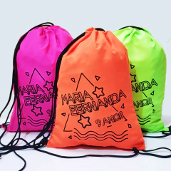 Sacochila Neon lembrancinha para festa de aniversário