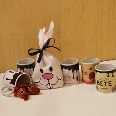 Saquinho + caneca personalizada Lembrancinha para Páscoa