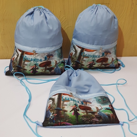 Sacochila com bolso Alice no país das maravilhas lembrancinha