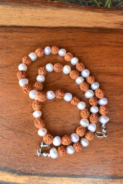 Perlas naturales y S. De rudraksha ( 42cm) - comprar online