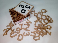 ALFANUMÉRICO TÁTIL - Letras em números em madeira MDF - 63 peças. - Sein Brinquedos
