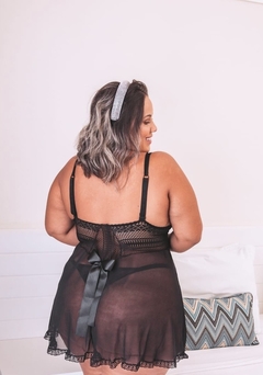 Camisola luxuosa com transparência e laço nas costas com calcinha fio - comprar online