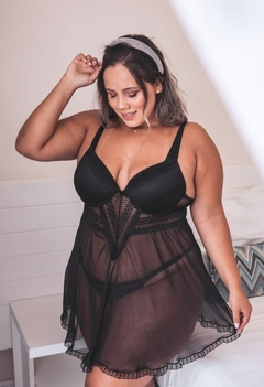 Imagen de Camisola luxuosa com transparência e laço nas costas com calcinha fio