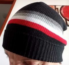 Gorros de lana con lineas