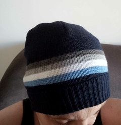 Gorros de lana con lineas en internet