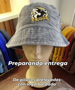 PILUSOS VINTAGE BORDADOS - GALA DESIGN - Mayorista de gorras Buenos Aires.