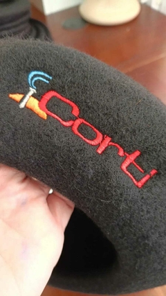 BOINA VASCA BORDADA CON LOGO en internet