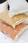 Almohadon flor y fleco - comprar online