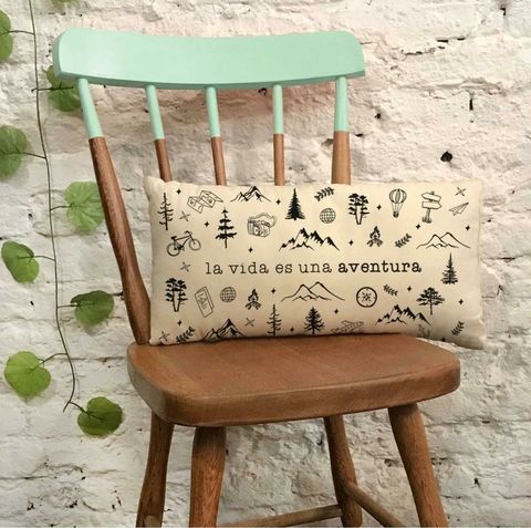 Almohadón LA VIDA ES UNA AVENTURA - Natural - comprar online