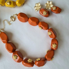 Colar Statement Bees - Terra - comprar online