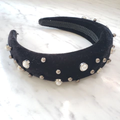 Tiara Luxo Pérolas e Studs - Preta na internet