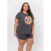 Pijama feminino plus size curto na cor mescla escuro, com estampa frontal e shorts combinando, modelo plus size posando de frente