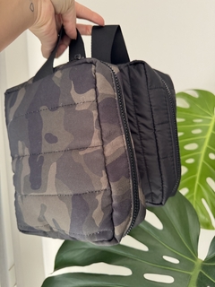 neceser puffer camuflado - comprar online