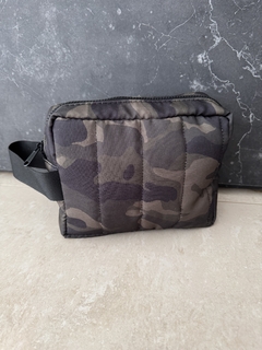 neceser puffer camuflado